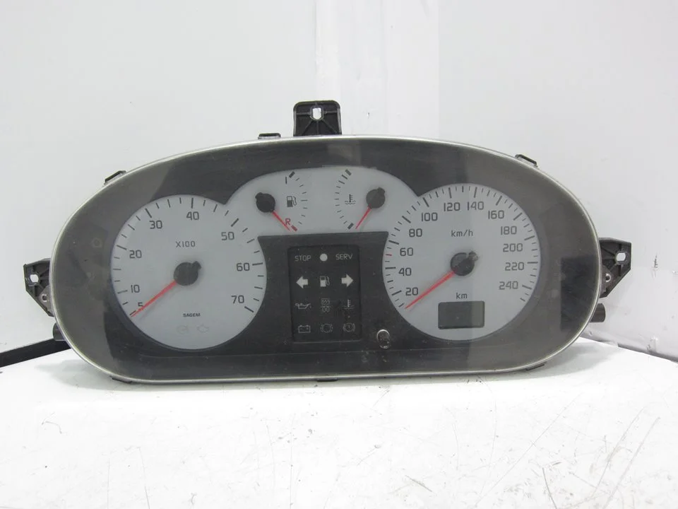 Foto de CUADRO INSTRUMENTOS RENAULT MEGANE I FASE 2 COUPE (DA...) 1.6 (107 CV / 79 KW) referencia 216506943