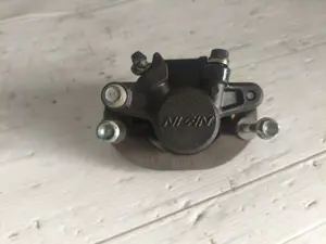 Foto de PINZA DE FRENO TRASERA HONDA SH 125I 125 cm3 - 9 kW (12 CV / 9 KW)