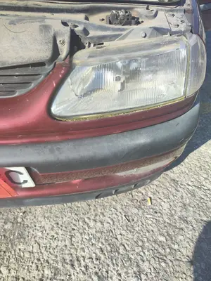 Foto de REJILLA DELANTERA RENAULT LAGUNA (B56) 2.0 (113 CV / 83 KW) foto 4
