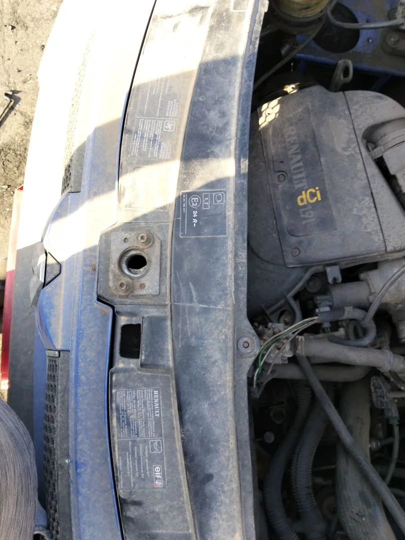 Foto de PANEL FRONTAL RENAULT TRAFIC II COMBI 1.9 Diesel (101 CV / 74 KW)