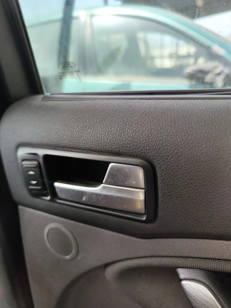 Foto de MANDO ELEVALUNAS TRASERO DERECHO FORD C-MAX (CB3)(2007) 1.8 TDCi Turbodiesel CAT (116 CV / 85 KW)
