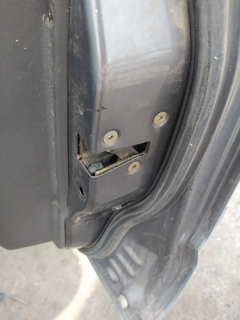 Foto de CERRADURA PUERTA DELANTERA DERECHA MITSUBISHI SPACE STAR (DG0) 1.6 CAT (98 CV / 72 KW)