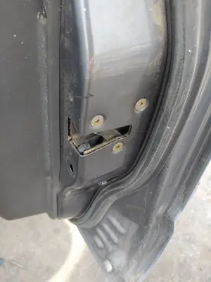 Foto de CERRADURA PUERTA DELANTERA DERECHA MITSUBISHI SPACE STAR (DG0) 1.6 CAT (98 CV / 72 KW)