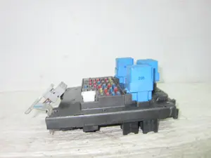 Foto de CAJA RELES / FUSIBLES NISSAN MICRA (K11) 1.0 16V CAT (54 CV / 40 KW) referencia 6F70511982 foto 2
