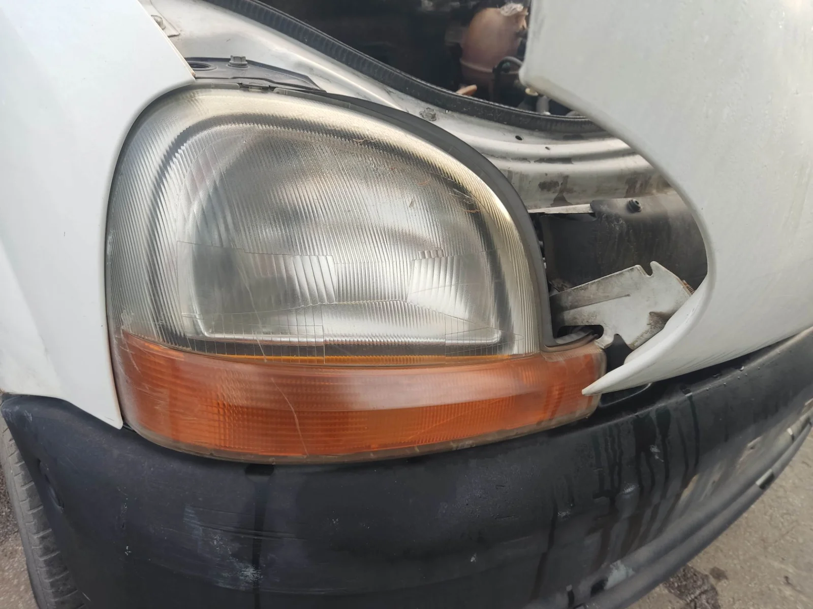 Foto de FARO DERECHO RENAULT KANGOO I (F/KC0) 1.9 Diesel (64 CV / 47 KW) referencia 260105328R