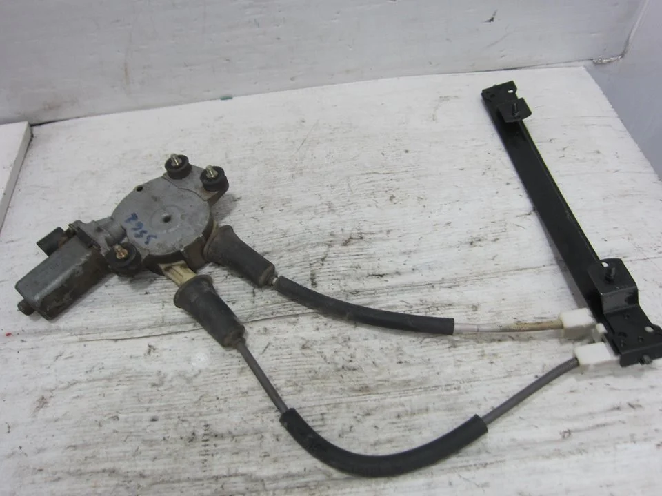 Foto de ELEVALUNAS TRASERO IZQUIERDO ALFA ROMEO 147 (190) 1.6 16V CAT (105 CV / 77 KW) referencia 467397950