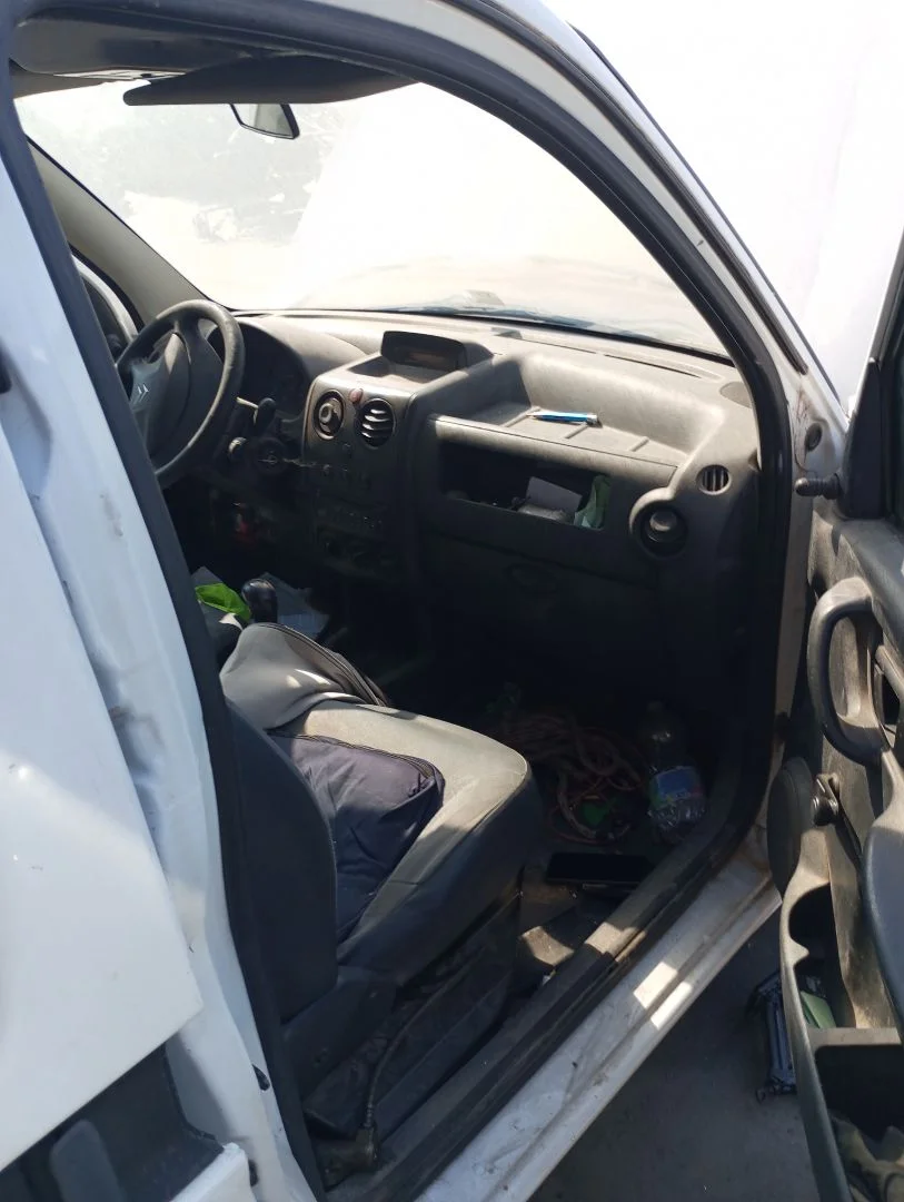 Foto de GOMAS CONTORNO PUERTA CITROEN BERLINGO 1.9 Diesel (69 CV / 51 KW)