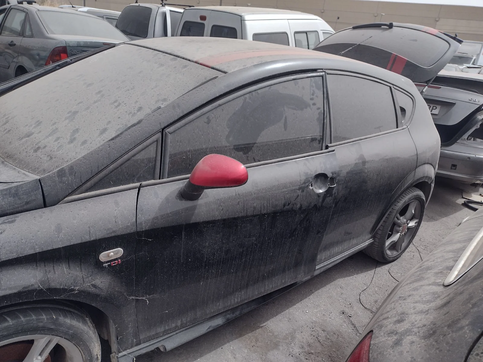 Foto de PUERTA TRASERA IZQUIERDA SEAT LEON (1P1) 2.0 TDI (140 CV / 103 KW) referencia 1P0833055