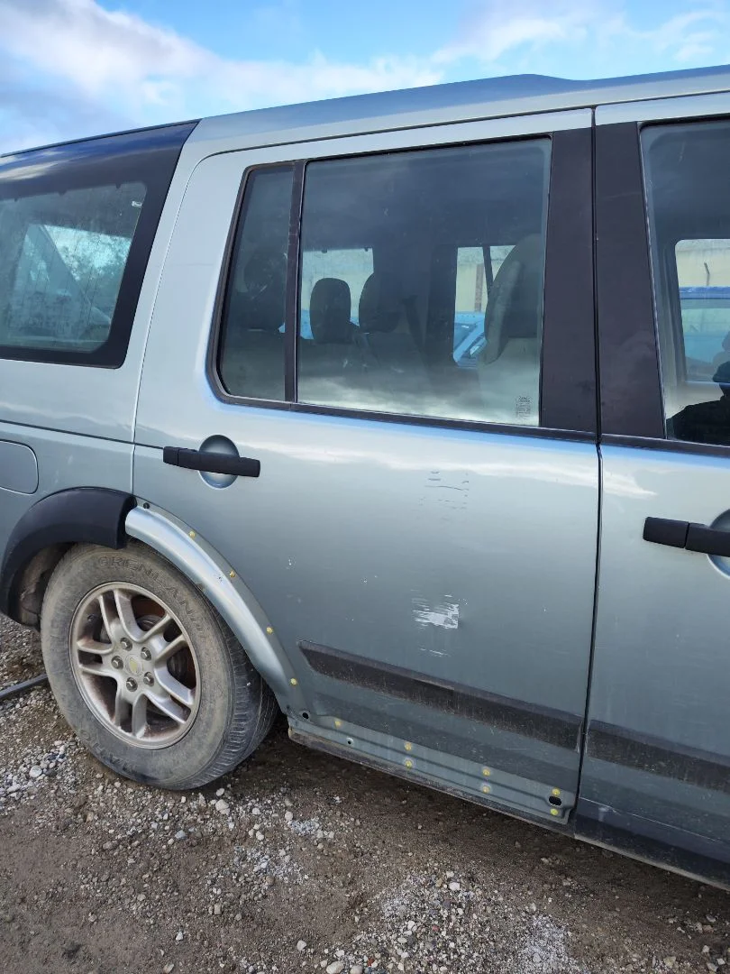 Foto de PUERTA TRASERA DERECHA LAND ROVER DISCOVERY 2.7 Td V6 CAT (190 CV / 140 KW)