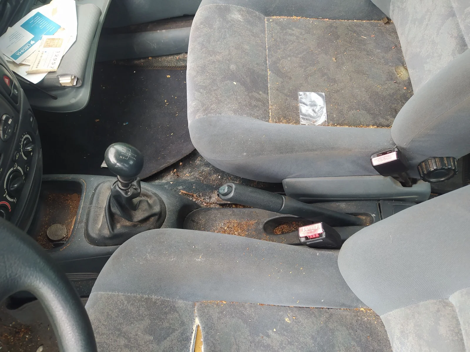 Foto de ENGANCHE CINTURON DELANTERO DERECHO RENAULT MEGANE I CLASSIC (LA0) 2.0 CAT (114 CV / 84 KW)