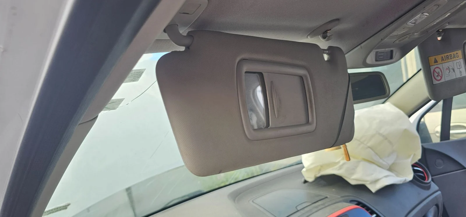 Foto de PARASOL IZQUIERDO RENAULT CAPTUR I 1.5 dCi Diesel FAP (110 CV / 81 KW)