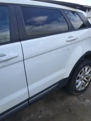Foto de PUERTA TRASERA IZQUIERDA LAND ROVER RANGE ROVER EVOQUE 2.0 Td4 CAT (150 CV / 110 KW)