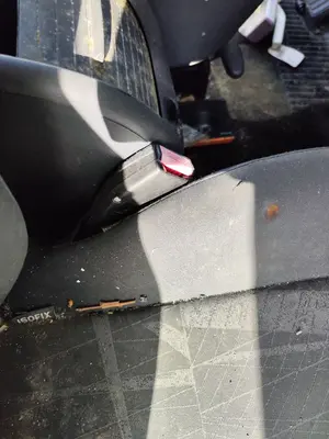 Foto de PRETENSOR AIRBAG DERECHO RENAULT SCENIC II (JM) 1.5 dCi Diesel (106 CV / 78 KW)