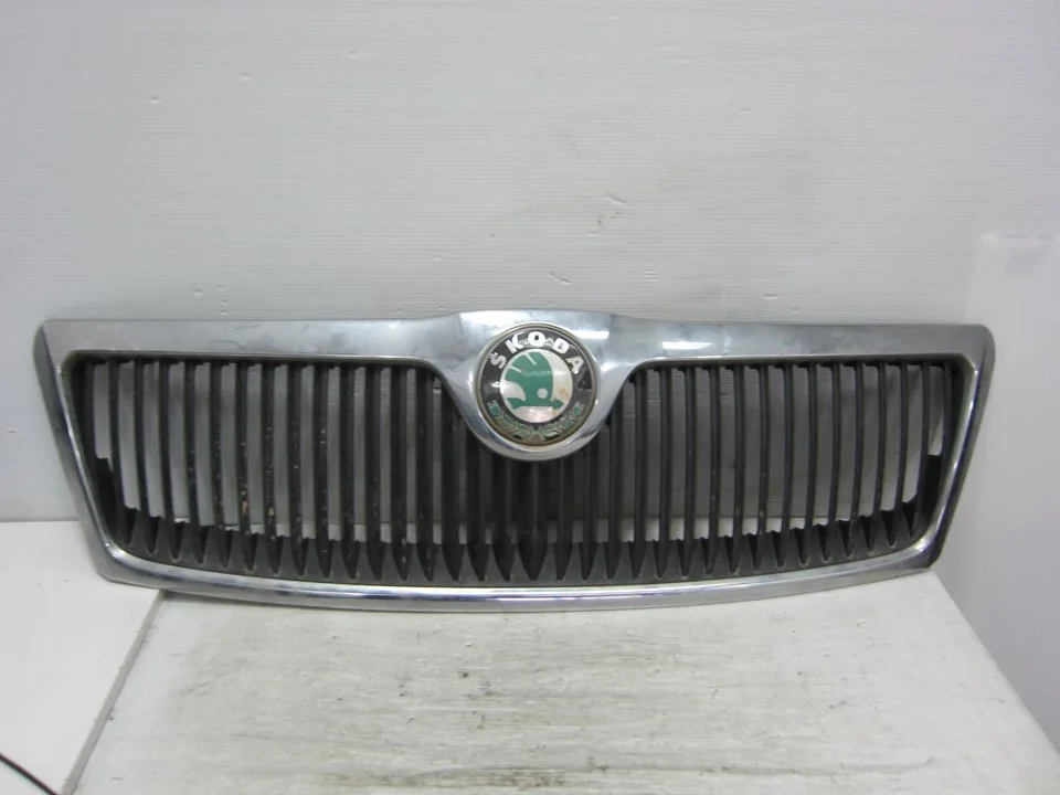 Foto de REJILLA DELANTERA SKODA OCTAVIA BERLINA (1Z3) referencia 1Z0853668
