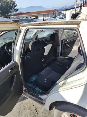 Foto de GOMAS CONTORNO PUERTA VOLKSWAGEN GOLF IV BERLINA (1J1)(10.1997) 2.0  (116 CV / 85 KW)