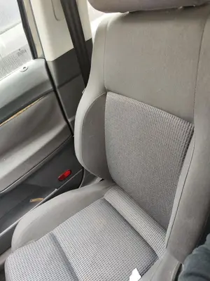 Foto de ASIENTO DELANTERO DERECHO VOLKSWAGEN POLO IV (9N1) 1.4 16V (75 CV / 55 KW) foto 2