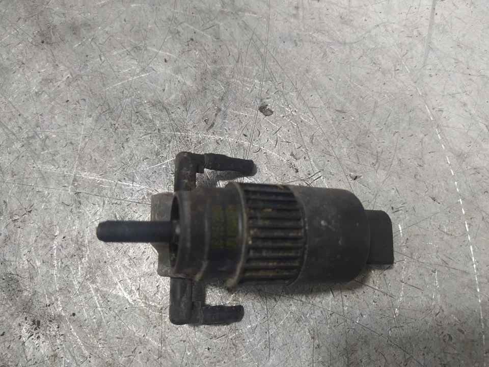 Foto de BOMBA LIMPIA VOLKSWAGEN GOLF IV BERLINA (1J1)(10.1997) 1.9 TDI (116 CV / 85 KW) referencia 1J6955651