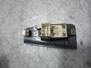 Foto de MANDO ELEVALUNAS TRASERO IZQUIERDO KIA CERATO (LD) 1.6 CAT (105 CV / 77 KW) referencia 621W03620 foto 4