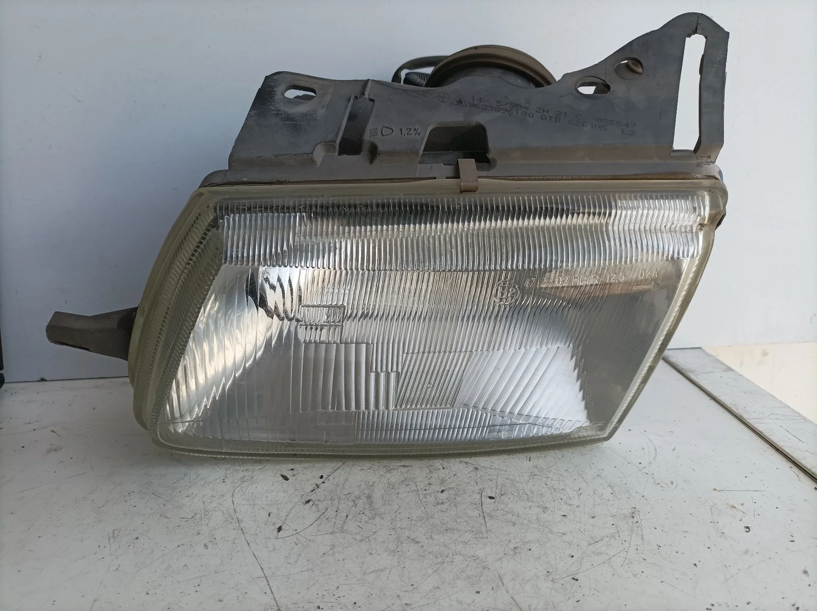 Foto de FARO IZQUIERDO CITROEN SAXO referencia 9633896180