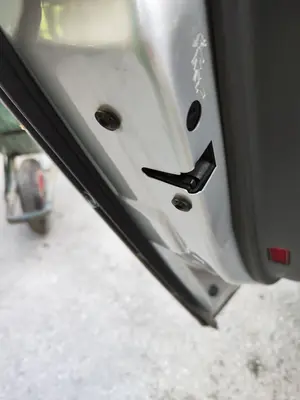 Foto de CERRADURA PUERTA TRASERA IZQUIERDA AUDI A6 BERLINA (4B2) 2.5 V6 24V TDI (180 CV / 132 KW) referencia 4B0839016G