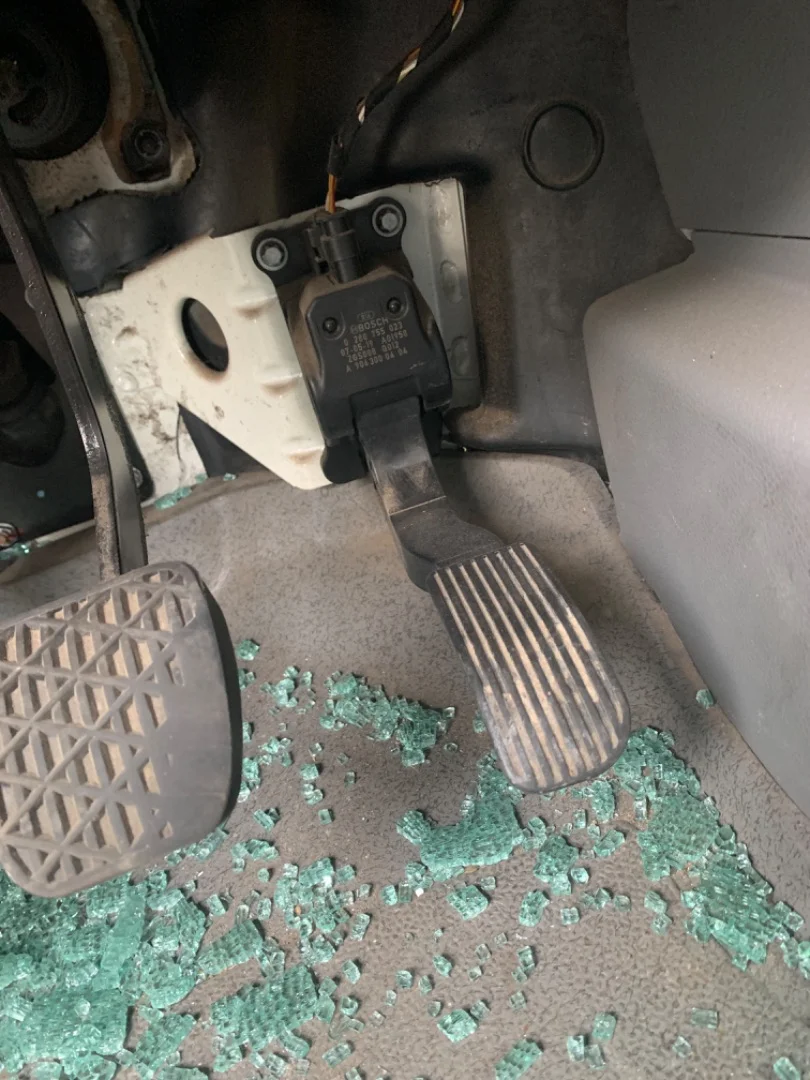 Foto de PEDAL ACELERADOR VOLKSWAGEN CRAFTER FURGÓN (2E) 2.5 TDI DPF (109 CV / 80 KW)