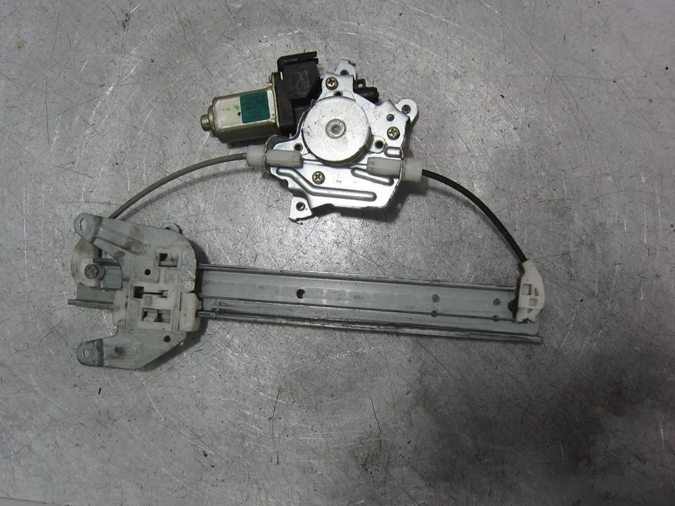 Foto de ELEVALUNAS DELANTERO DERECHO NISSAN X-TRAIL (T30) 2.2 16V Turbodiesel CAT (114 CV / 84 KW) referencia 8073089913