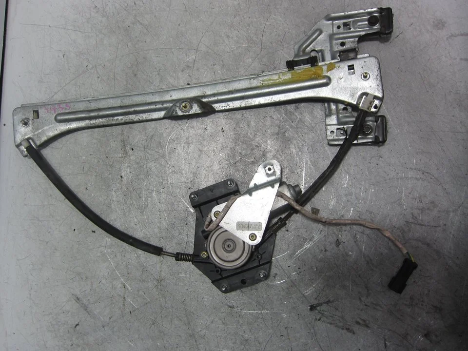 Foto de ELEVALUNAS DELANTERO IZQUIERDO CHRYSLER PT CRUISER 2.0 16V CAT (141 CV / 104 KW) referencia 04724557A