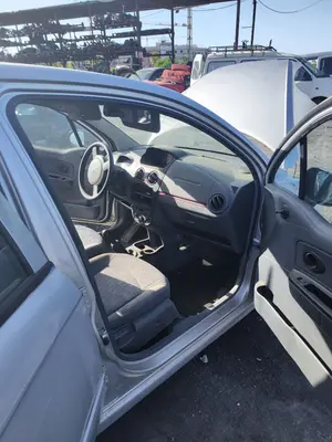Foto de GOMAS CONTORNO PUERTA CHEVROLET MATIZ 0.8 CAT (52 CV / 38 KW)
