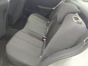 Foto de ENGANCHE CINTURON TRASERO CENTRAL RENAULT MEGANE II CLASSIC BERLINA 1.6 16V (112 CV / 82 KW)