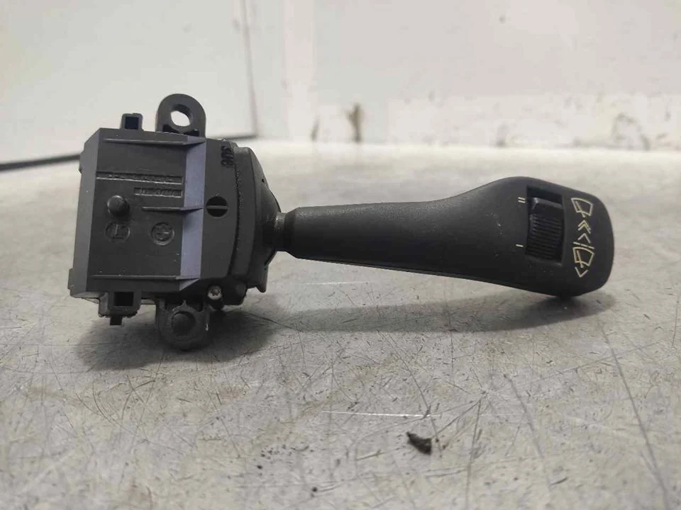 Foto de MANDO LIMPIA BMW SERIE X3 (E83) 2.0 Turbodiesel CAT (177 CV / 130 KW) referencia 363699M