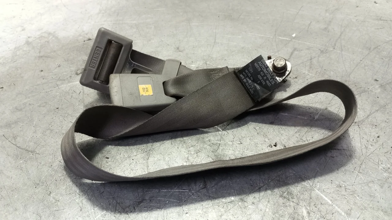 Foto de CINTURON SEGURIDAD TRASERO CENTRAL KIA RIO (BC) 1.3 CAT (75 CV / 55 KW) referencia E40429154