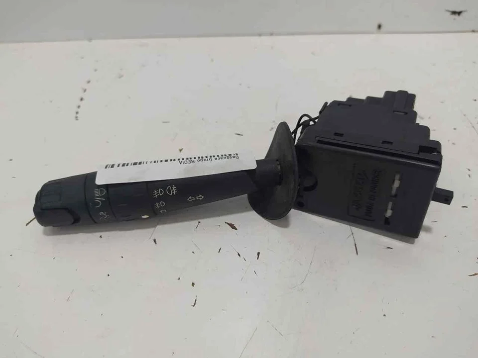 Foto de MANDO LUCES CITROEN XANTIA BERLINA 2.0 HDi CAT (RHY / DW10TD) (90 CV / 66 KW) referencia 34417001