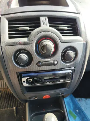 Foto de MANDO CALEFACCION / AIRE ACONDICIONADO RENAULT MEGANE II BERLINA 5P 1.5 dCi Diesel (101 CV / 74 KW)
