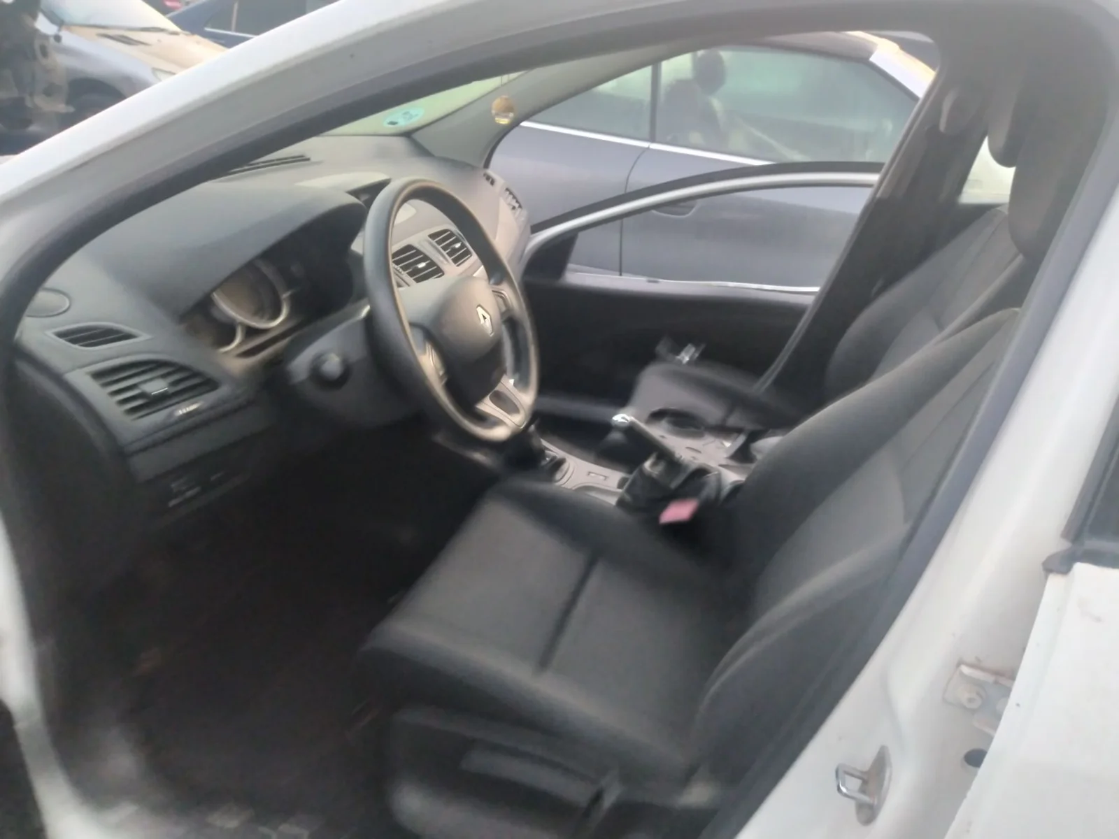 Foto de SALPICADERO RENAULT MEGANE III BERLINA 5P 1.6 16V CAT (101 CV / 74 KW) referencia 681000020R