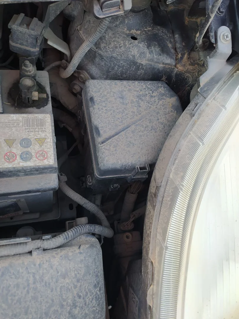 Foto de CAJA RELES / FUSIBLES TOYOTA YARIS (KSP9/SCP9/NLP9) 1.4 Turbodiesel CAT (90 CV / 66 KW)