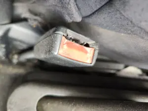 Foto de ENGANCHE CINTURON DELANTERO IZQUIERDO FORD FIESTA (CBK) 1.4 TDCi CAT (68 CV / 50 KW)