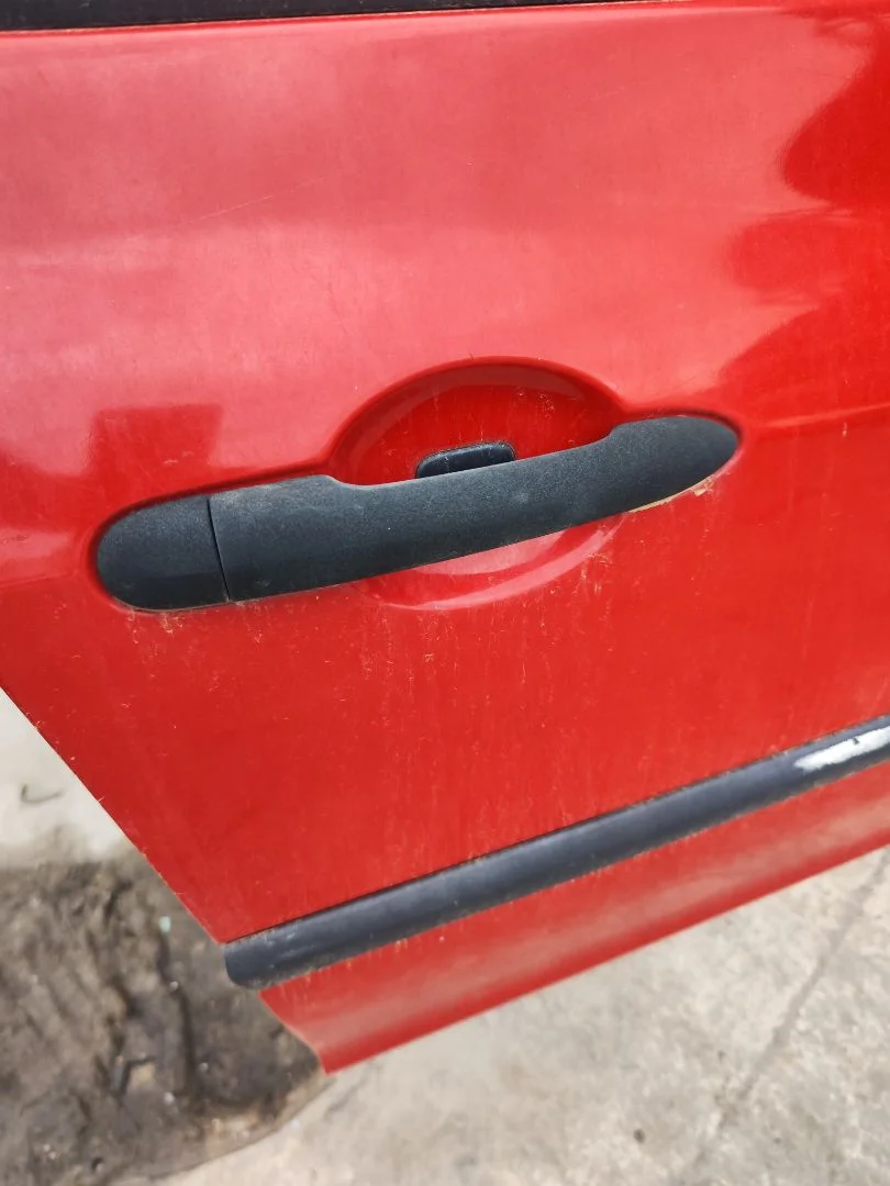 Foto de MANETA EXTERIOR DELANTERA DERECHA RENAULT CLIO III 1.5 dCi Diesel CAT (86 CV / 63 KW)