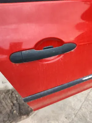 Foto de MANETA EXTERIOR DELANTERA DERECHA RENAULT CLIO III 1.5 dCi Diesel CAT (86 CV / 63 KW)