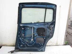 Foto de PUERTA TRASERA DERECHA MAZDA 5 BERLINA (CR) 2.0 Diesel CAT (143 CV / 105 KW) foto 7