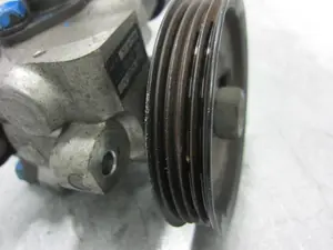 Foto de BOMBA DIRECCION HYUNDAI ACCENT (LC) 1.3 CAT (84 CV / 62 KW) referencia 5711025000 foto 6