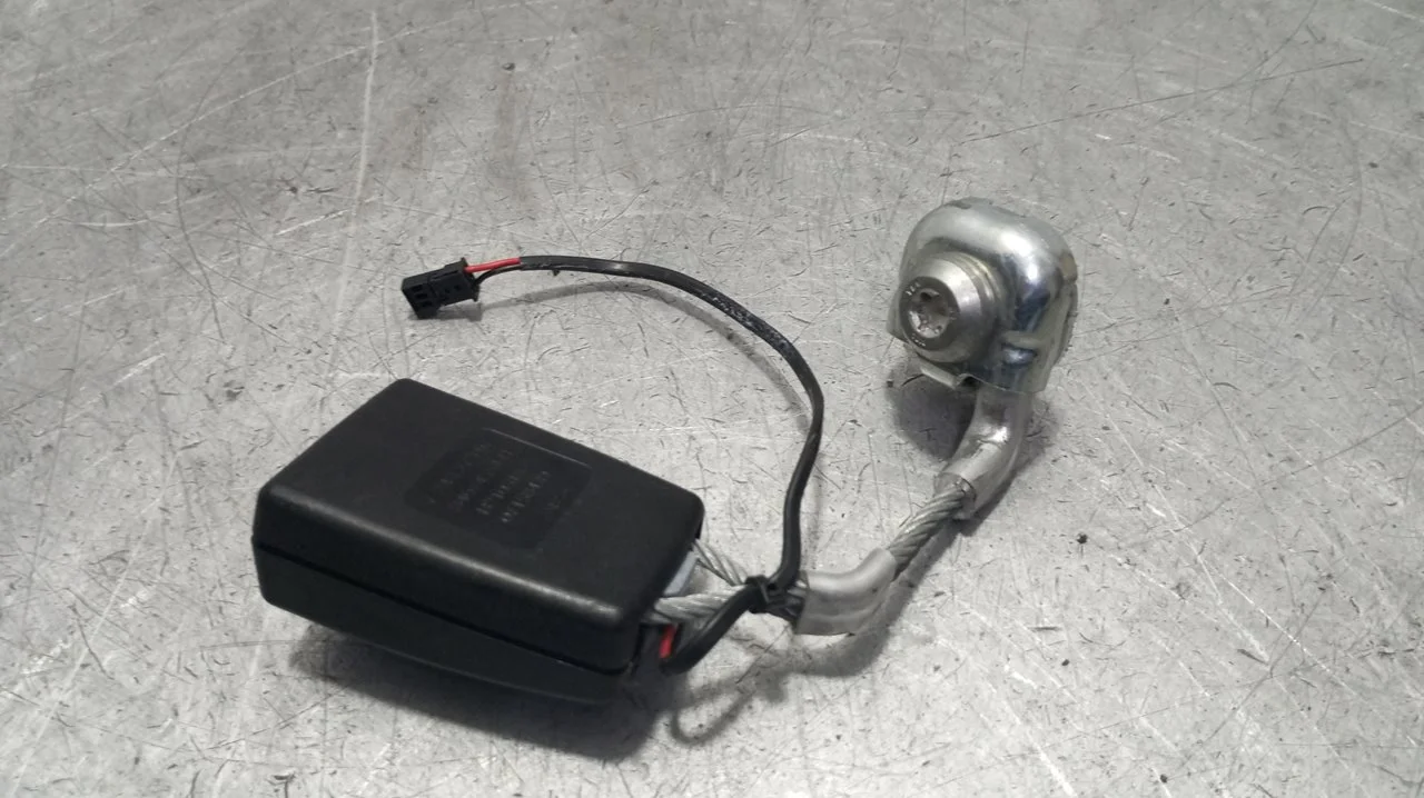 Foto de ENGANCHE CINTURON TRASERO DERECHO BMW SERIE 5 TOURING (F11) 2.0 Turbodiesel (218 CV / 160 KW) referencia 724327307