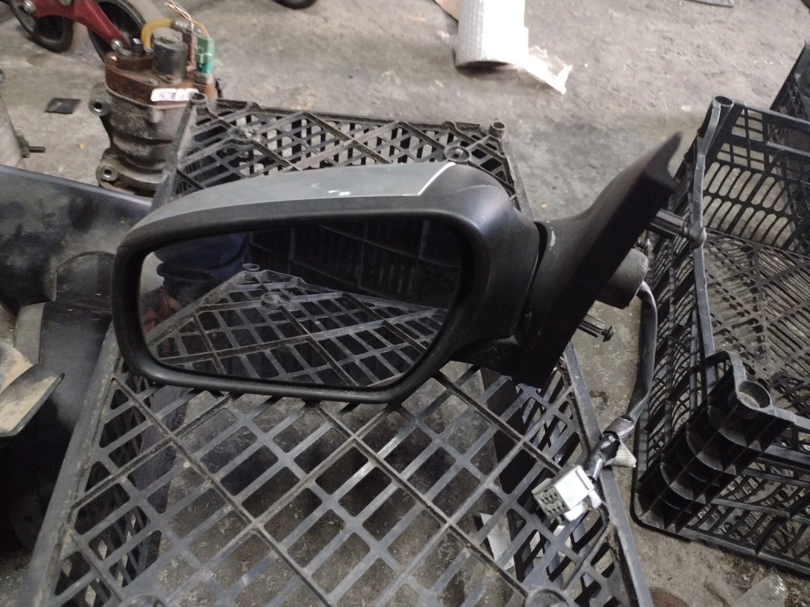 Foto de RETROVISOR IZQUIERDO FORD MONDEO BERLINA (GE) 2.0 16V DI TD CAT (116 CV / 85 KW)
