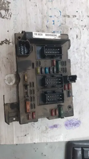 Foto de CAJA RELES / FUSIBLES PEUGEOT 307 (S1)(04.2001) referencia 9650664080