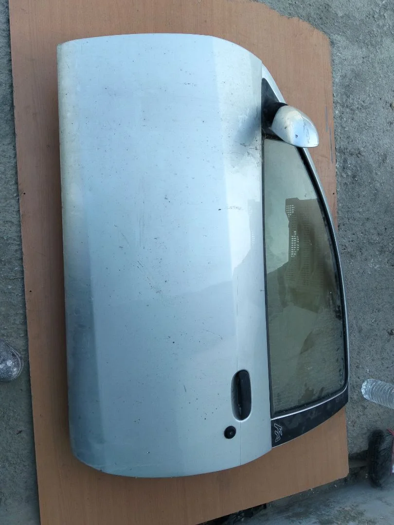 Foto de PUERTA DELANTERA IZQUIERDA FORD KA (CCQ) 1.3 CAT (69 CV / 51 KW)