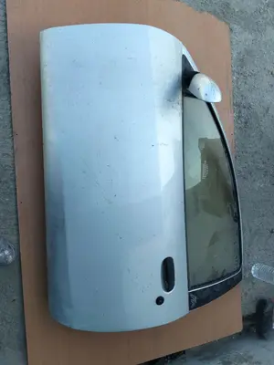 Foto de PUERTA DELANTERA IZQUIERDA FORD KA (CCQ) 1.3 CAT (69 CV / 51 KW)