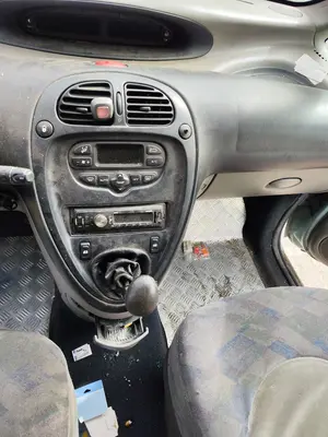 Foto de CONSOLA CENTRAL CITROEN XSARA PICASSO 2.0 HDi CAT (RHY / DW10TD) (90 CV / 66 KW)