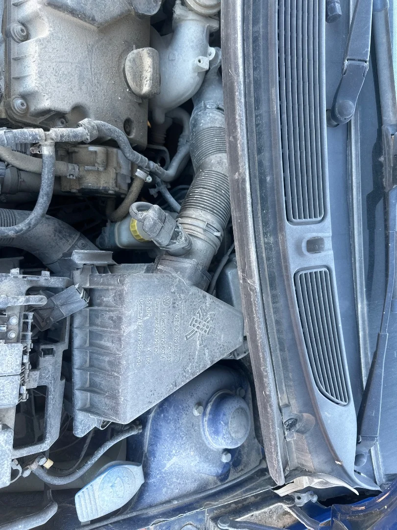 Foto de CAJA FILTRO AIRE SKODA FABIA COMBI (5J5) 1.4 TDI (80 CV / 59 KW) referencia 6Q0129607AR