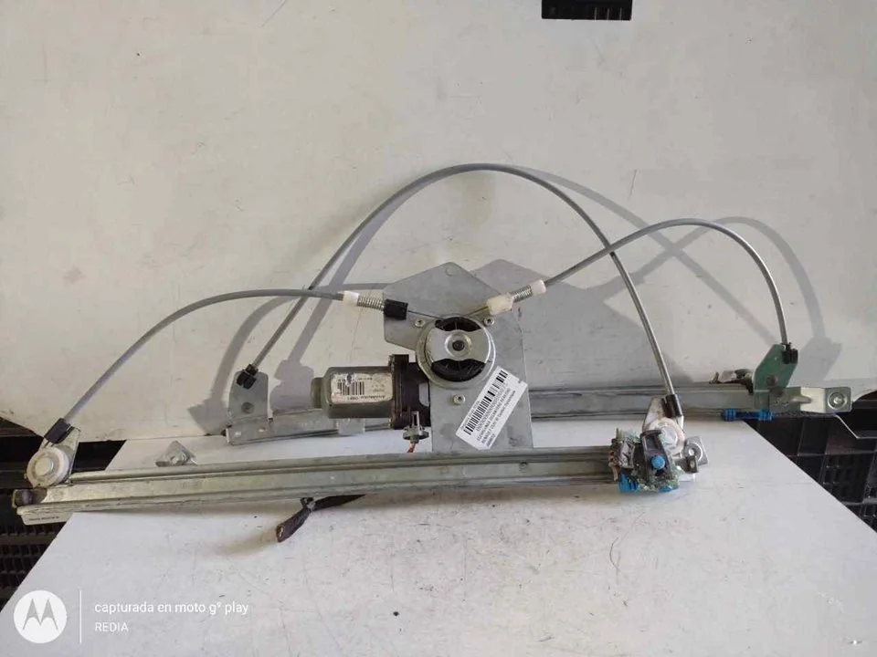 Foto de ELEVALUNAS DELANTERO DERECHO RENAULT CLIO III 1.5 dCi Diesel CAT (86 CV / 63 KW) referencia 400861D