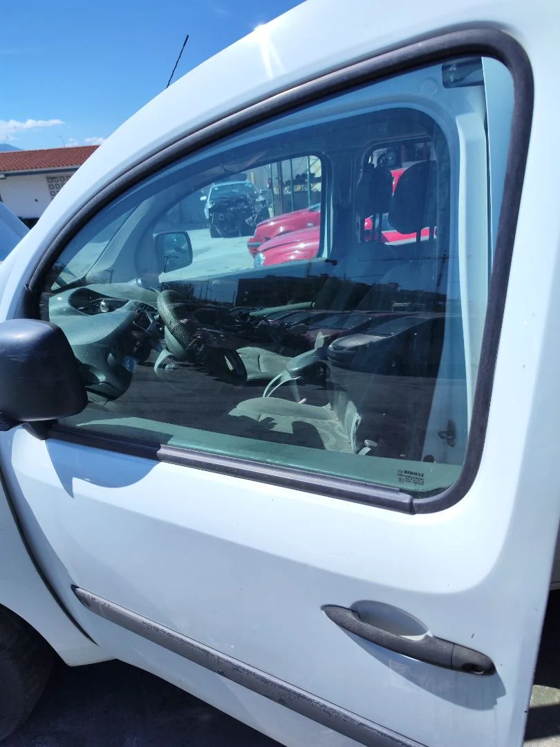 Foto de LUNA DELANTERA IZQUIERDA RENAULT KANGOO II (F/KW0) 1.5 dCi Diesel CAT (86 CV / 63 KW) referencia 8200439460