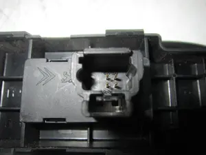 Foto de MANDO ELEVALUNAS DELANTERO DERECHO PEUGEOT 307 BREAK / SW (S1)(04.2002) 2.0 HDi CAT (90 CV / 66 KW) referencia 96351625XT foto 4